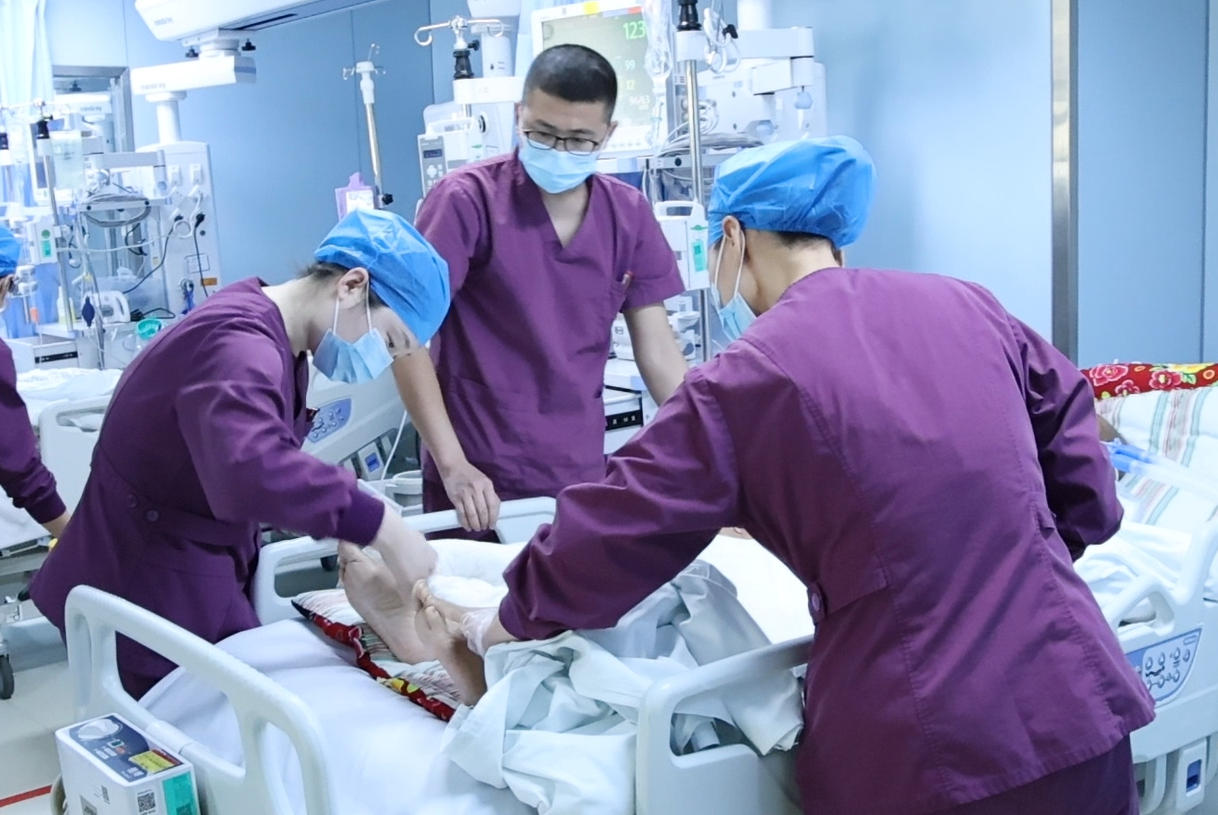 新春走基层|ICU里的“守岁”：生命不“打烊”，希望正燃起