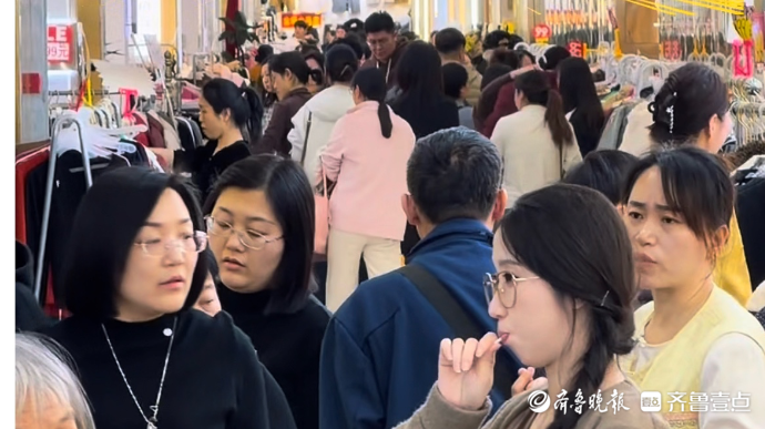 果然视频|济南泺口服装城年底清仓，不少消费者专程来买买买