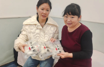 环翠楼街道：爱心饺子传暖意，社区关怀伴小年