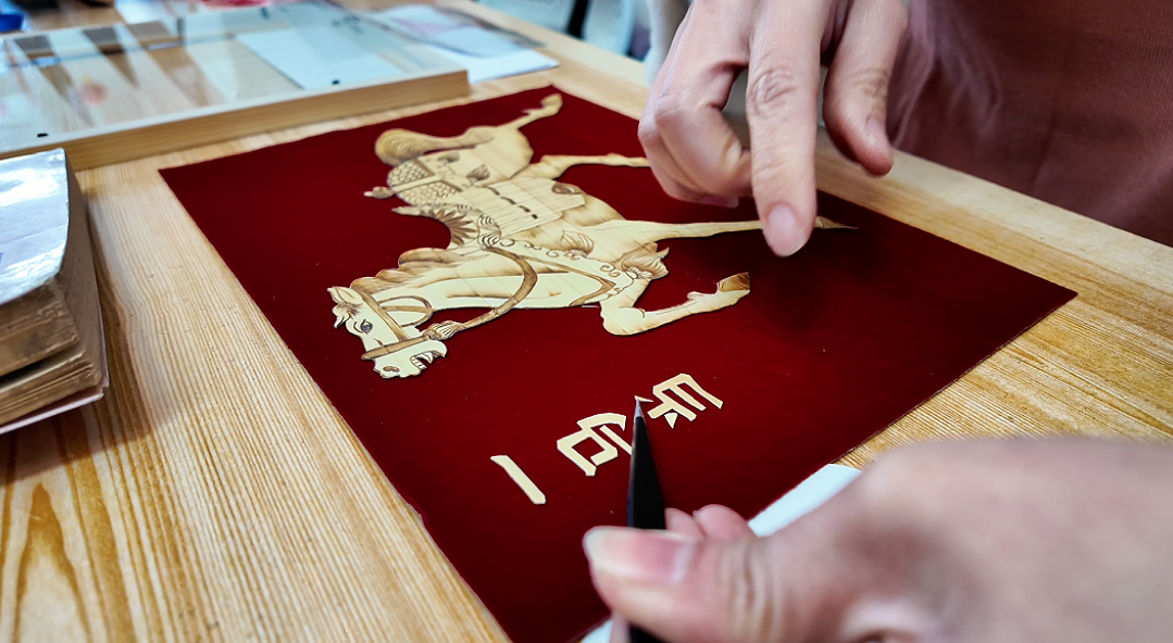 传承者丨麦秆变“金条”，“湘妹子”祝梦思的麦秆画