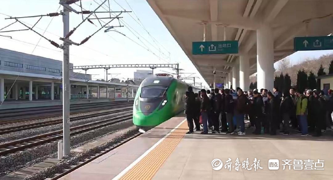 一小时内实现快速直达，春节期间通勤高铁“不打烊”