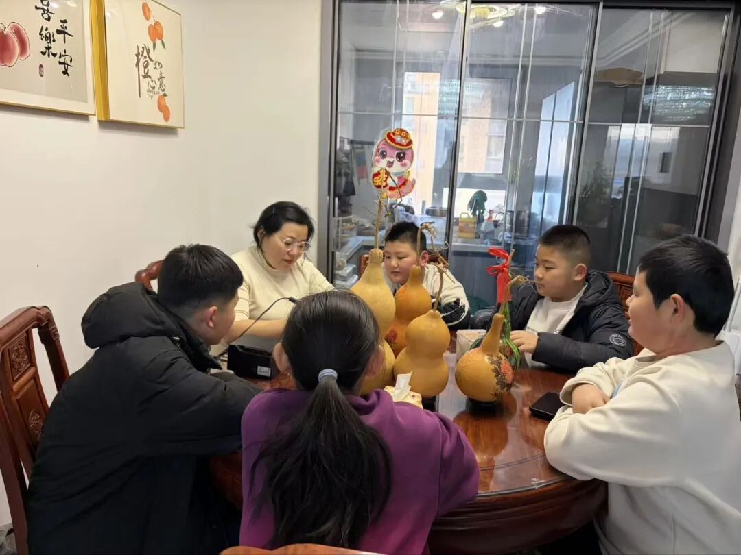 济南高新区黄金谷学校开展葫芦烙画体验活动