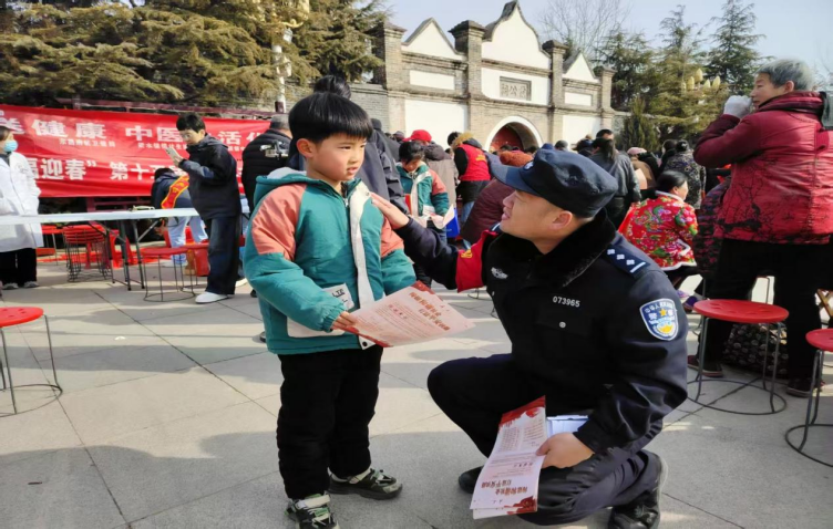 聊城站派出所联合开展春运“依法护路 平安聊城”主题宣传活动