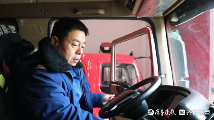 果然视频·新春走基层|老孔“识途”－消防队里的五旬“老司机”