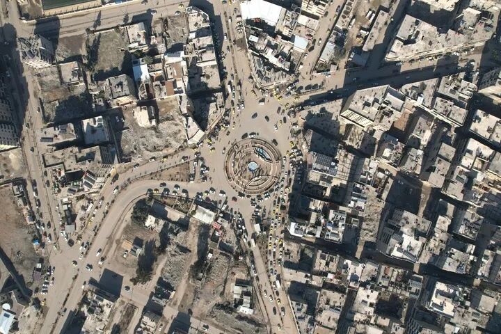 美军发动报复性空袭