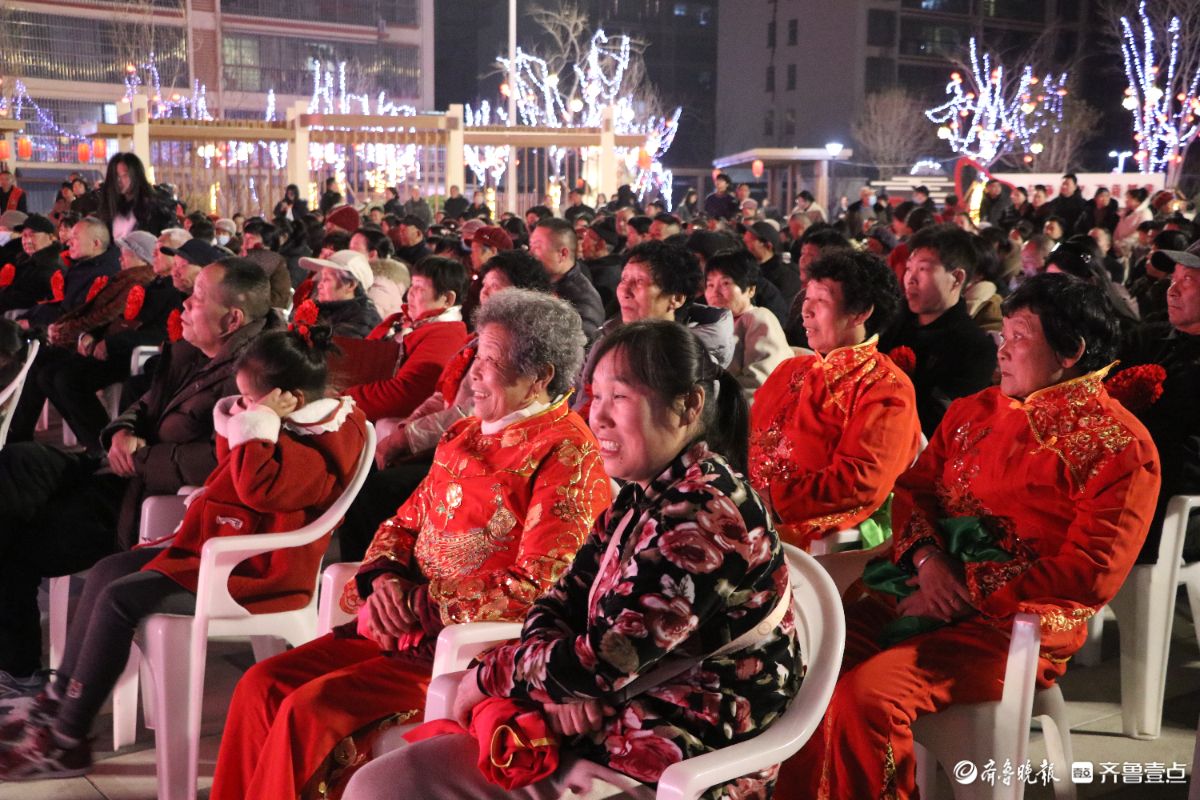 新春随手拍|家门口的晚会