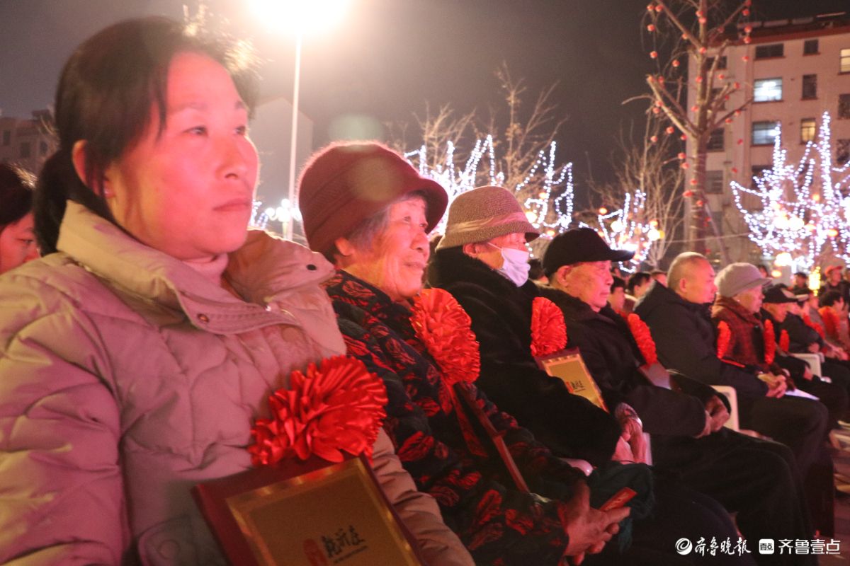 新春随手拍|家门口的晚会