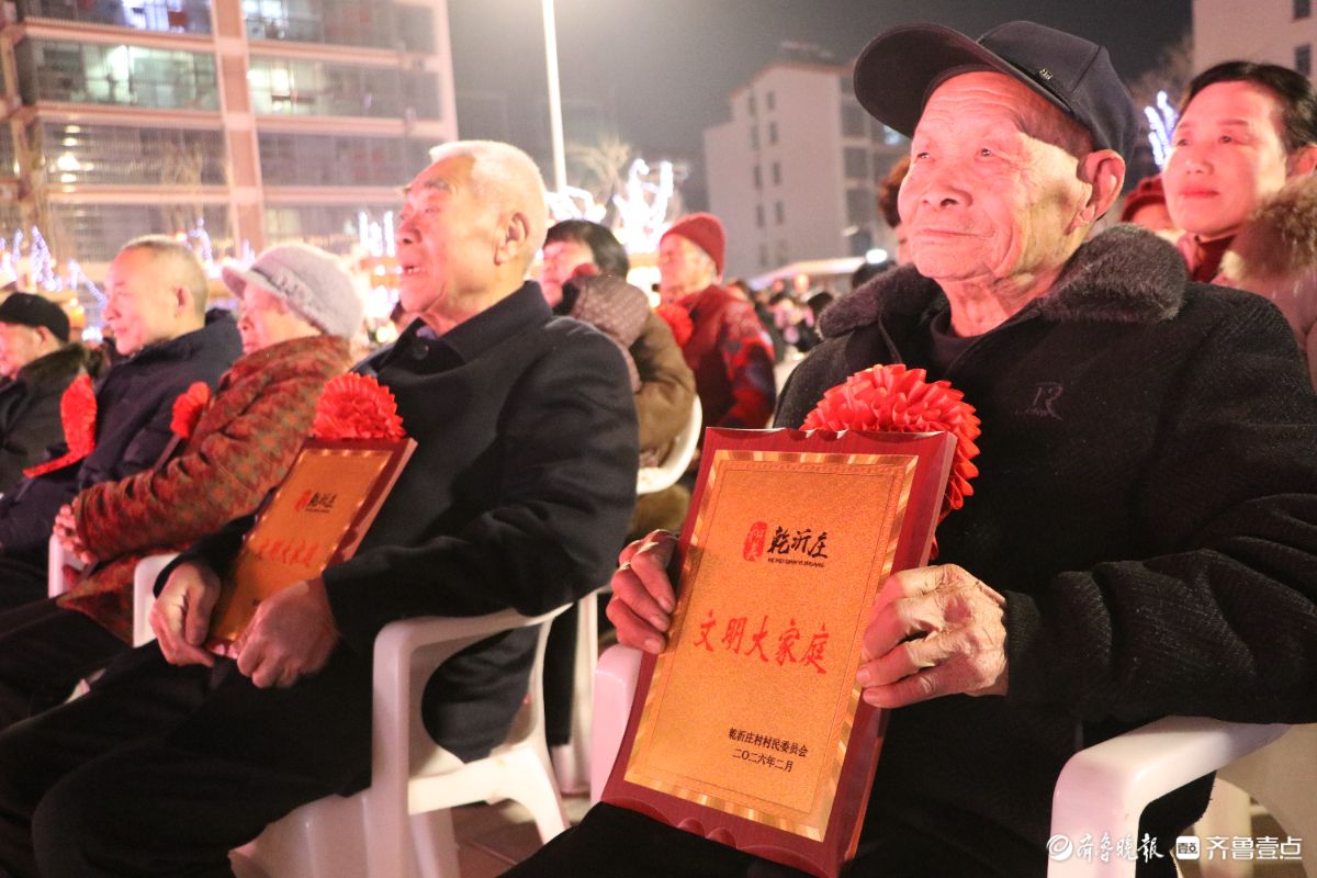 新春随手拍|家门口的晚会