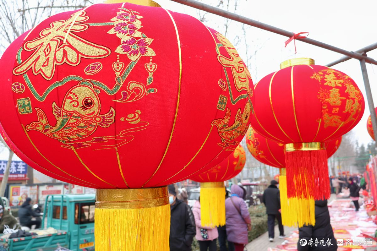 新春随手拍|年集上的一抹抹红