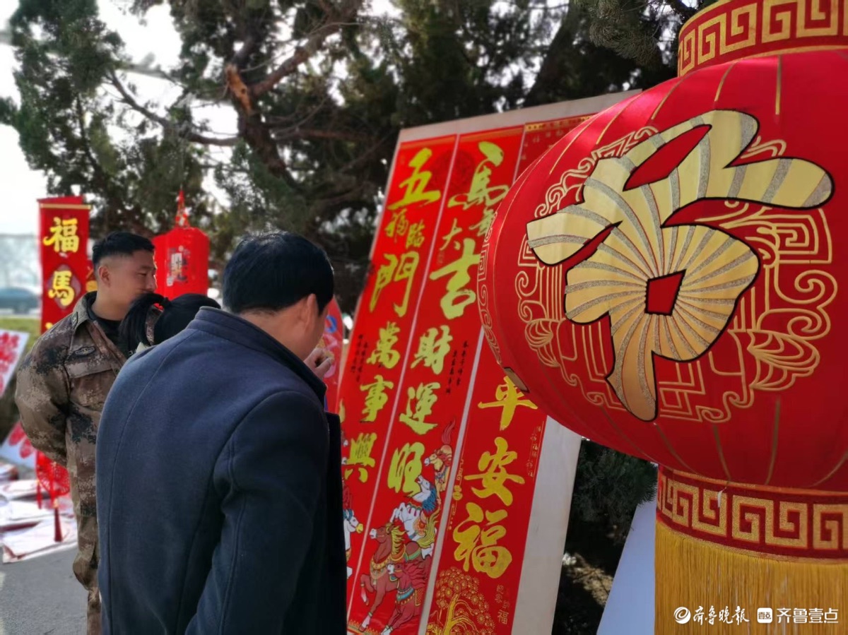 新春随手拍 | 逛大集买春联