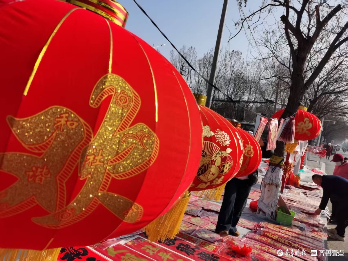 新春随手拍 | 逛大集买春联