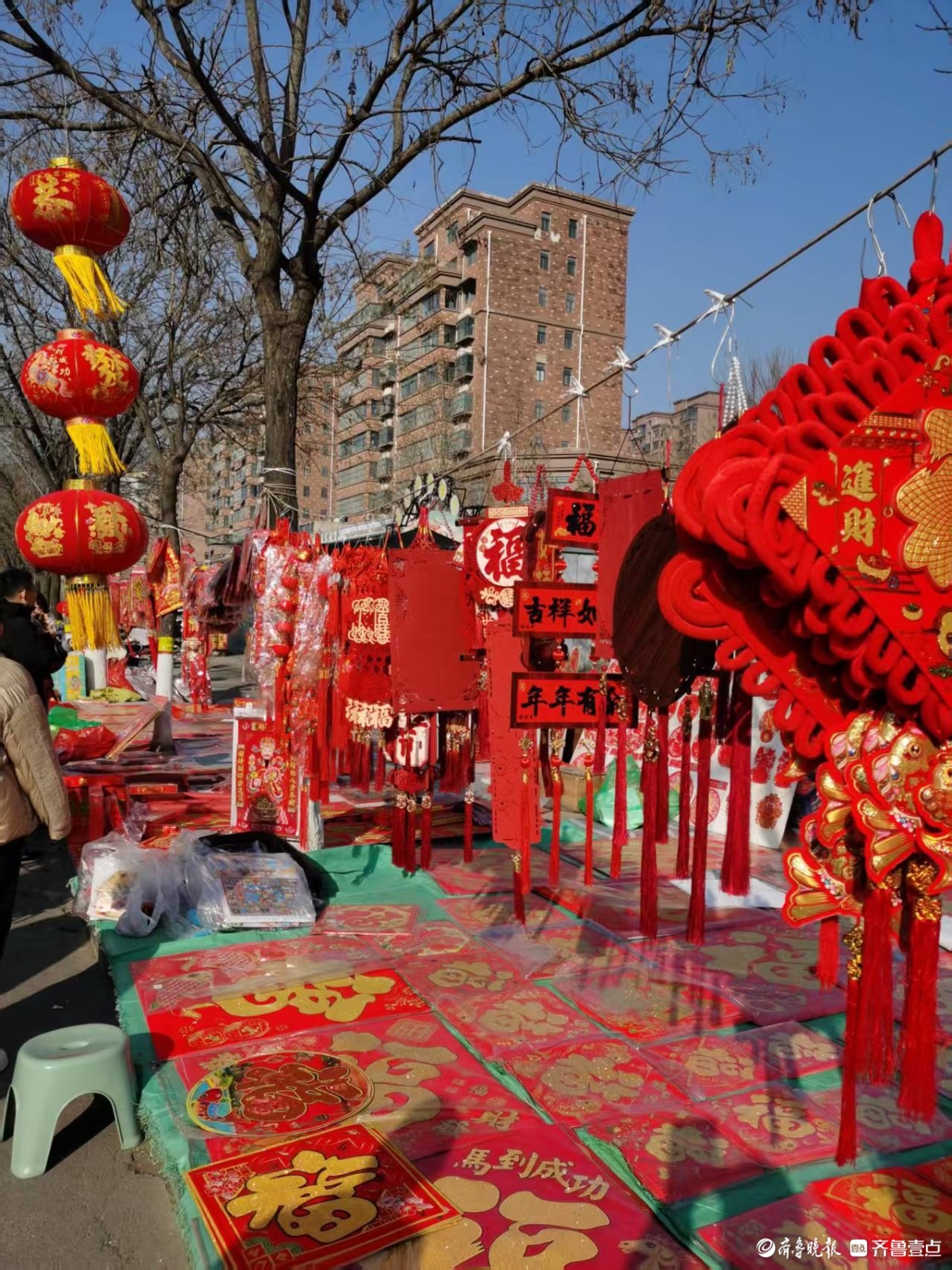 新春随手拍 | 逛大集买春联