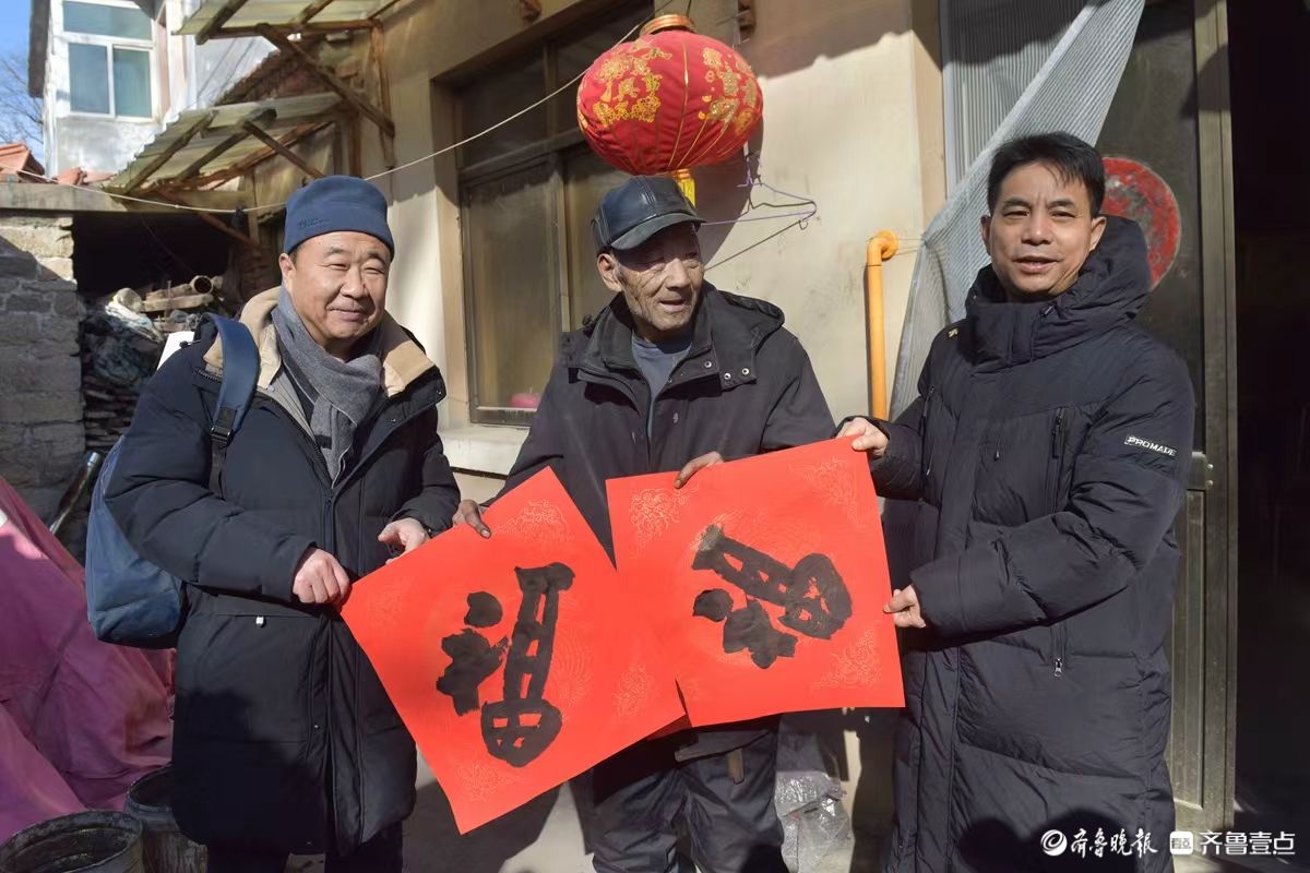 新春随手拍|送福进古村，定格幸福年      