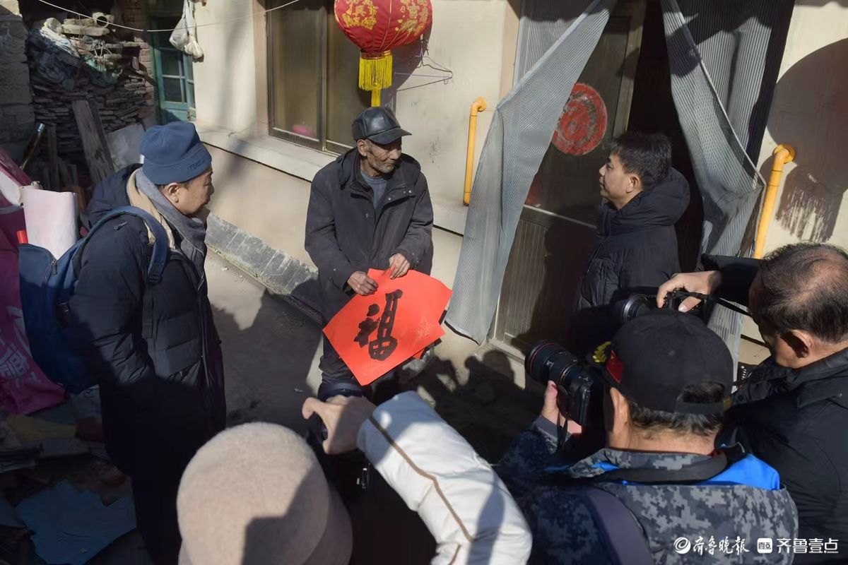 新春随手拍|送福进古村，定格幸福年      