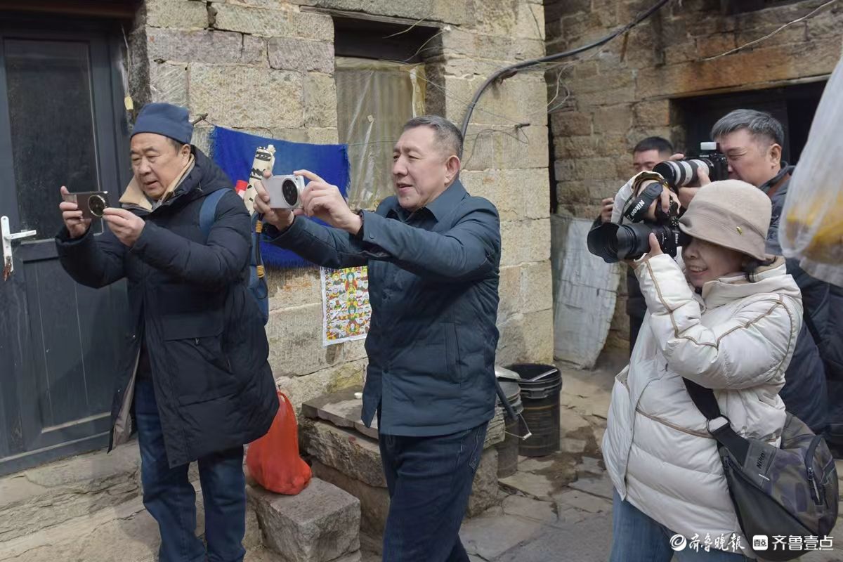 新春随手拍|送福进古村，定格幸福年      