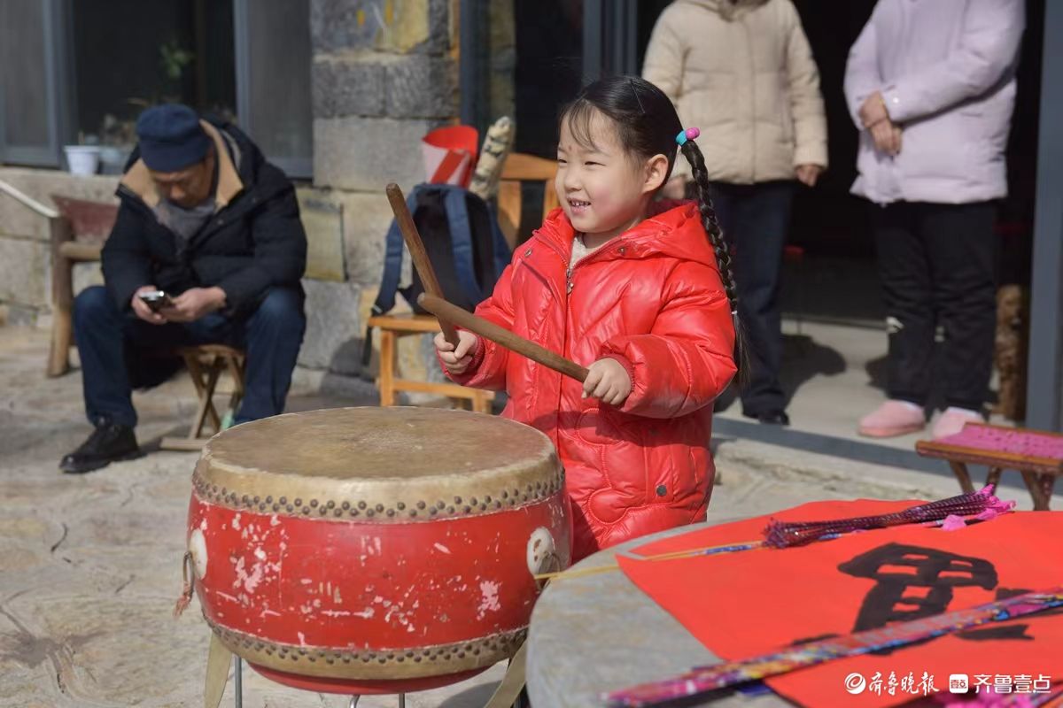 新春随手拍|送福进古村，定格幸福年      
