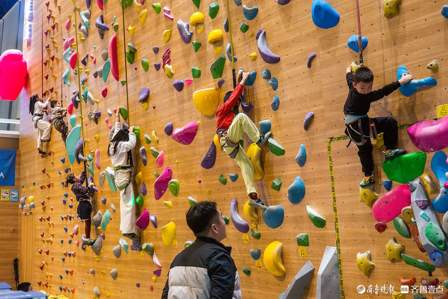 今视角|岩壁逐梦