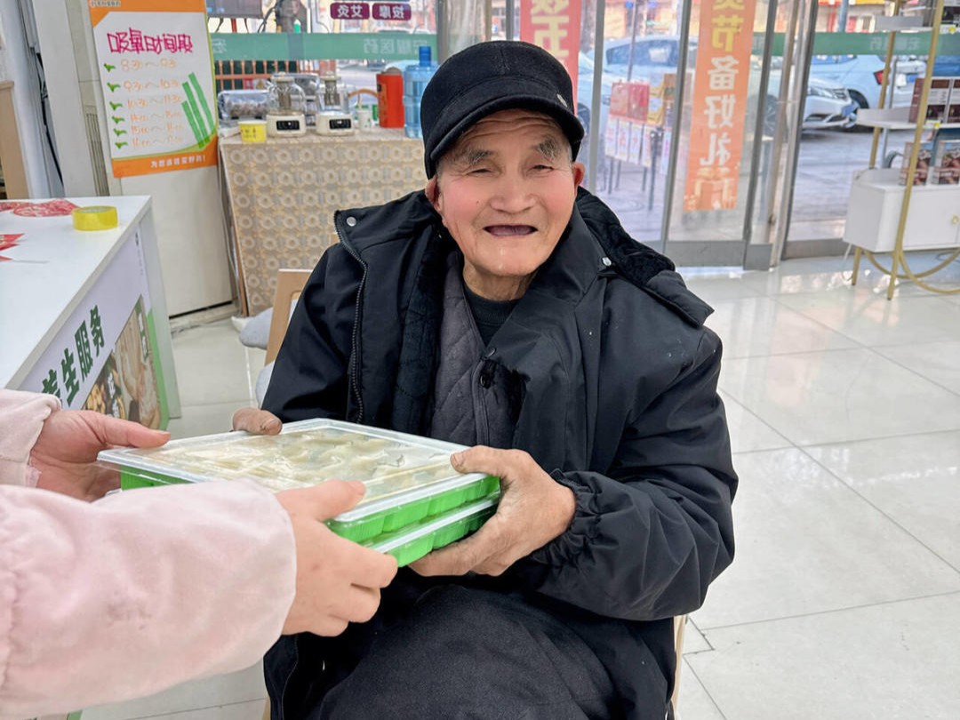 山东信宏仁医药康盛堂志愿者新春送暖，爱心水饺情暖特殊群体