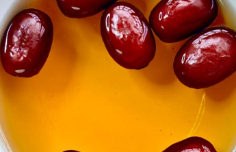 气血不足的人，有这两个特征！一杯水帮你补气又补血