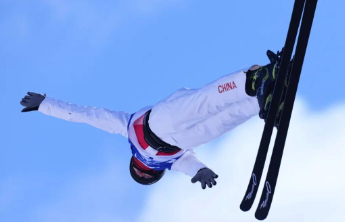 自由式滑雪男子空中技巧比赛再因天气推迟