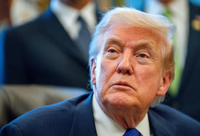 美官员向伊朗传话：特朗普对军事打击威胁是认真的