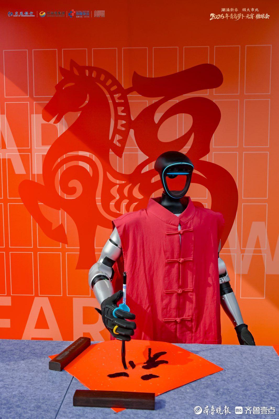 指尖跃动“科技红” ，大鲍岛机器人写福成糖球会新晋顶流