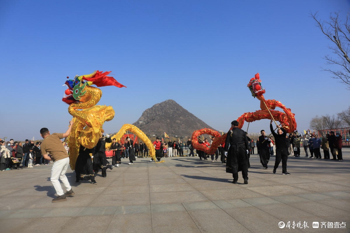 龙跃华山闹新春 