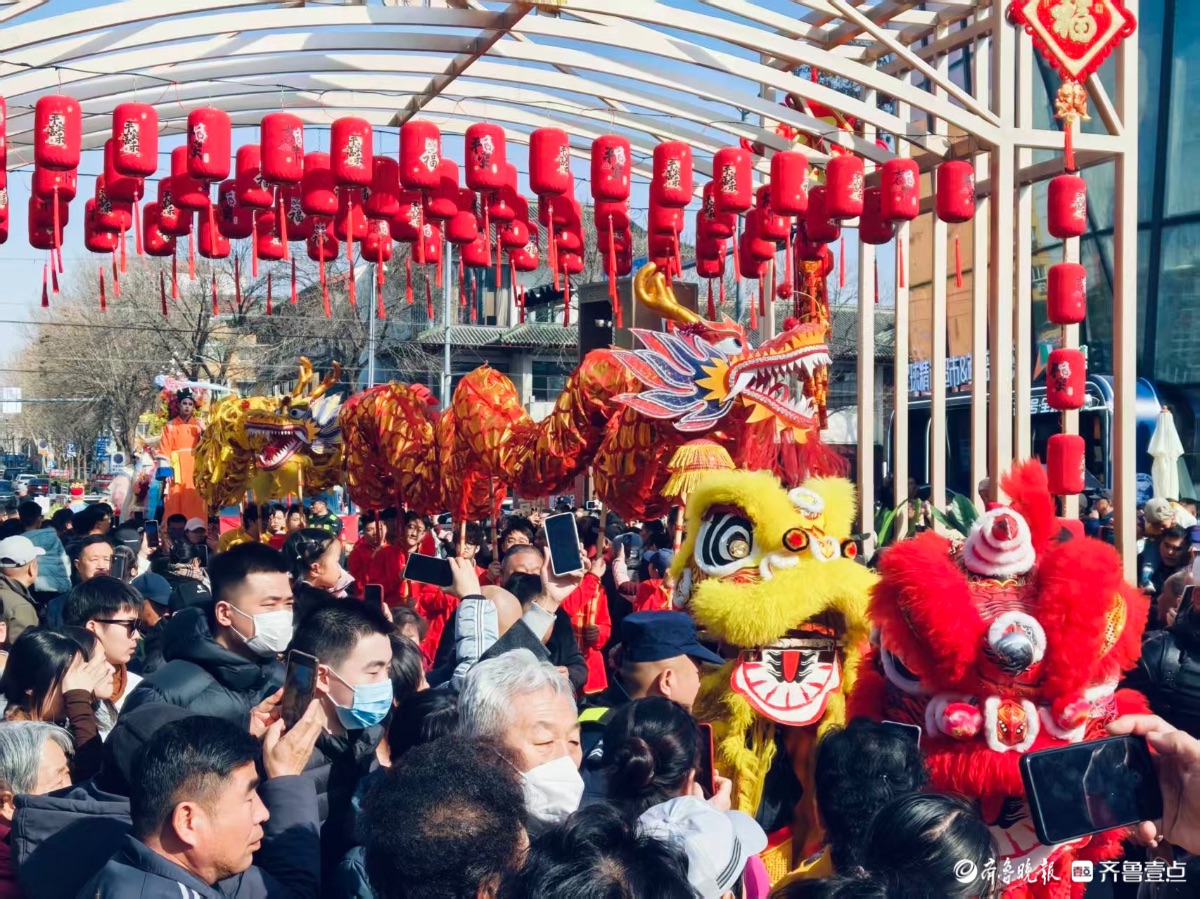 假日里济南上新街，新年新气象