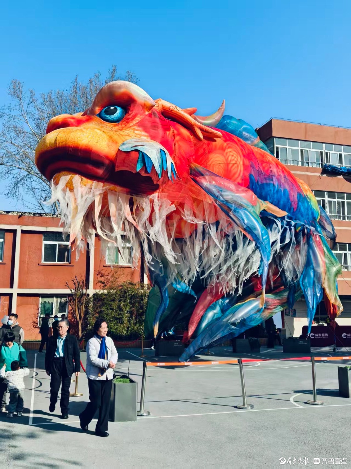 假日里济南上新街，新年新气象