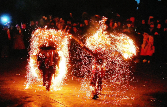 新春走基层|3600根火捻点燃夜空！邹城百年火虎震撼重生