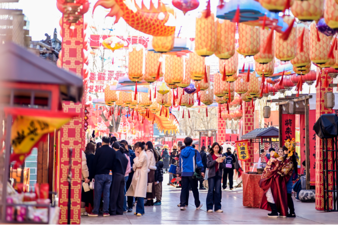 济南方特“新春灯会”火热进行中，国风科技点亮马年新春