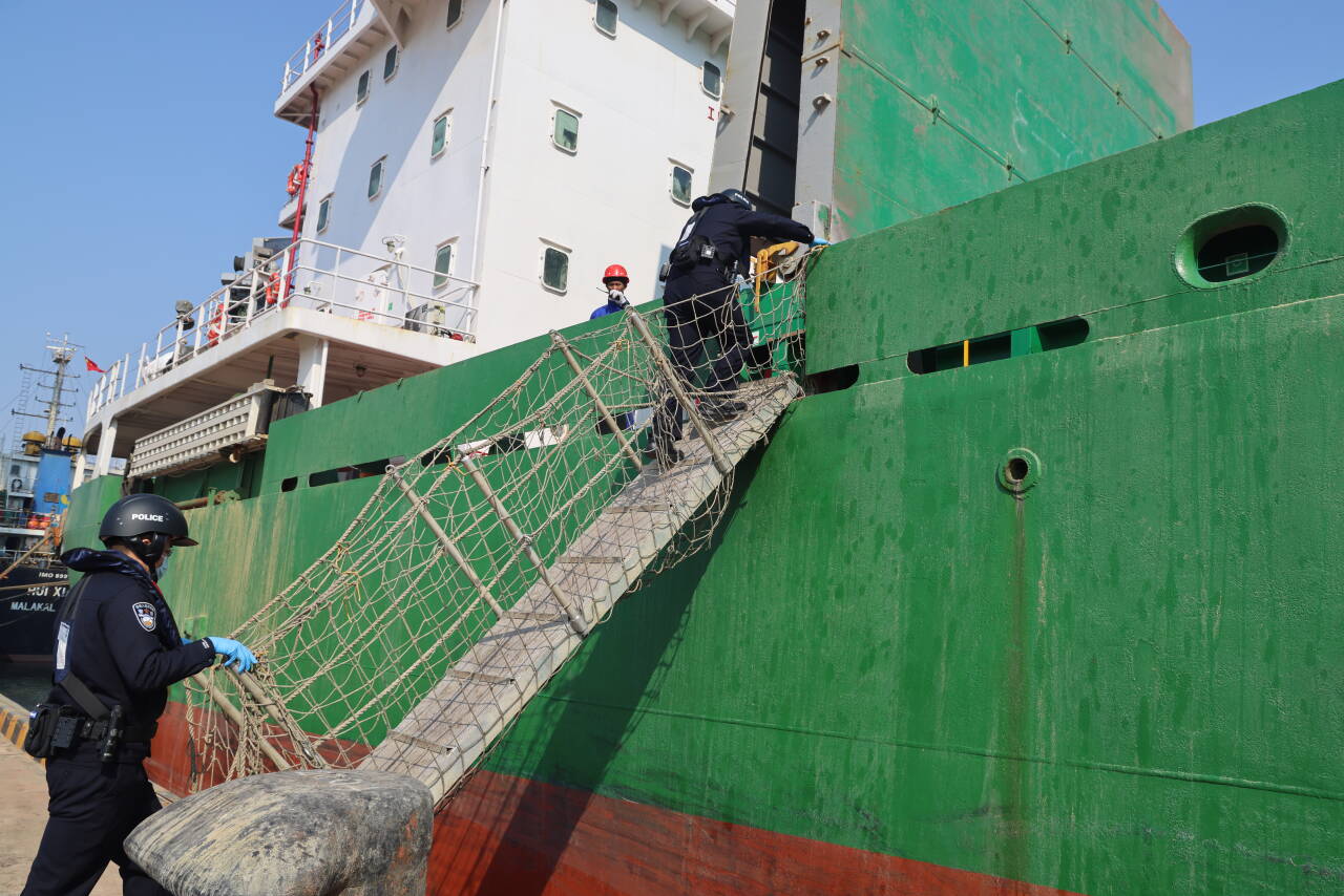 新春走基层｜十七载坚守国门，潍坊边检民警的春节“不打烊”
