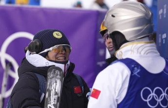 热闻|“雪上伉俪”王心迪徐梦桃双双摘金！今天他们还要联手冲击混团金牌