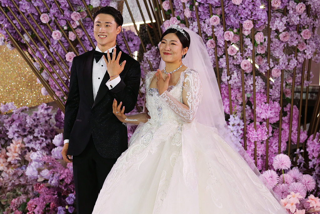 王心迪、徐梦桃成为中国体育史上第六对奥运金牌夫妇