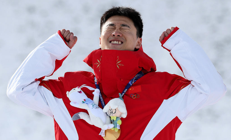 王心迪、徐梦桃成为中国体育史上第六对奥运金牌夫妇