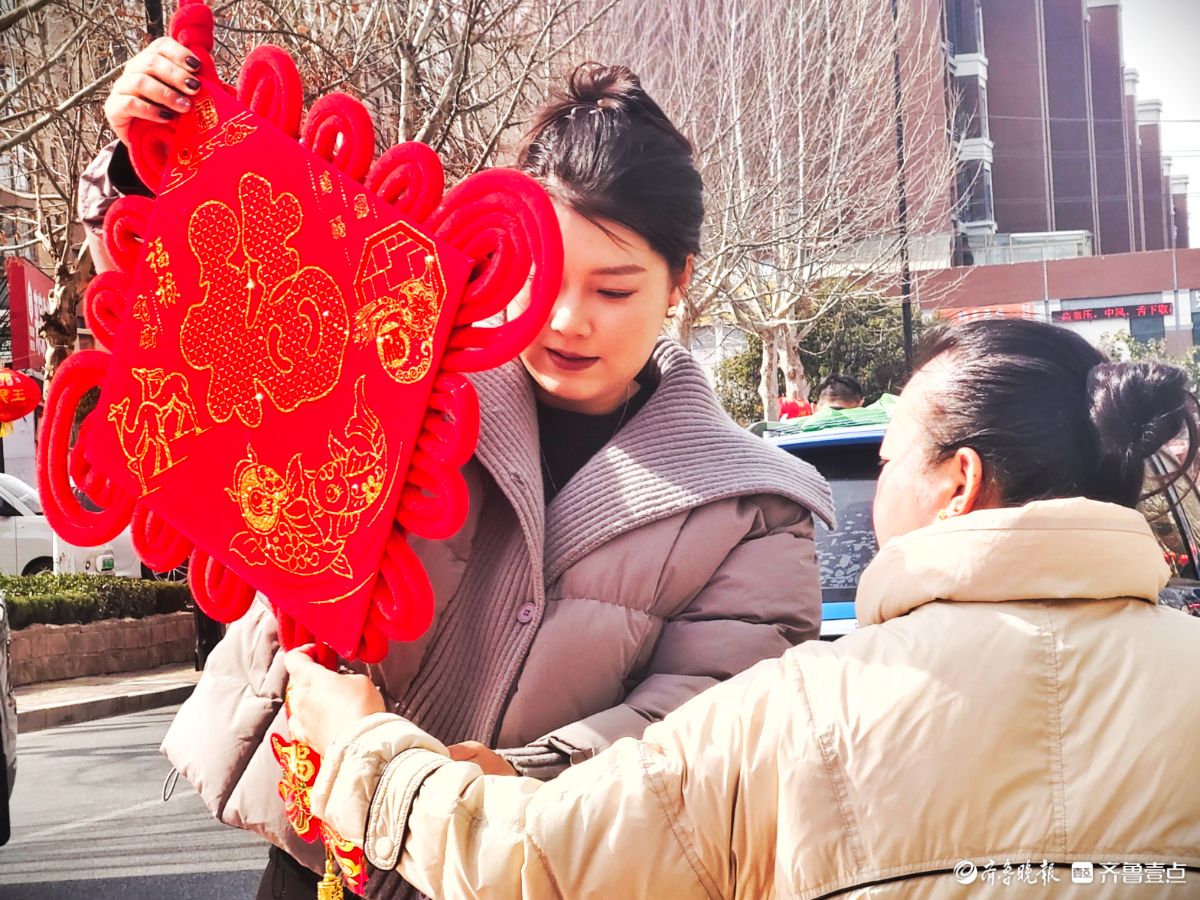 新春随手拍|除夕年集请福字（手机摄影）