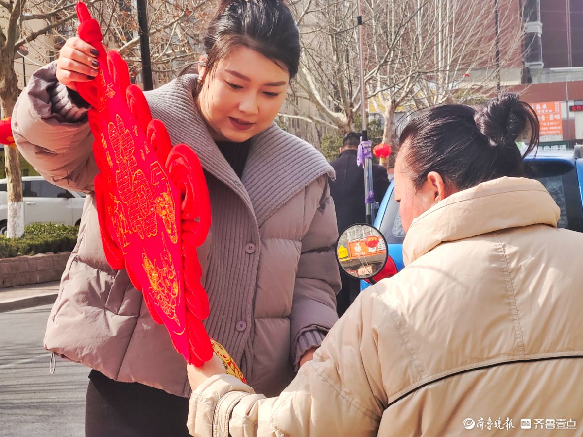 新春随手拍|除夕年集请福字（手机摄影）