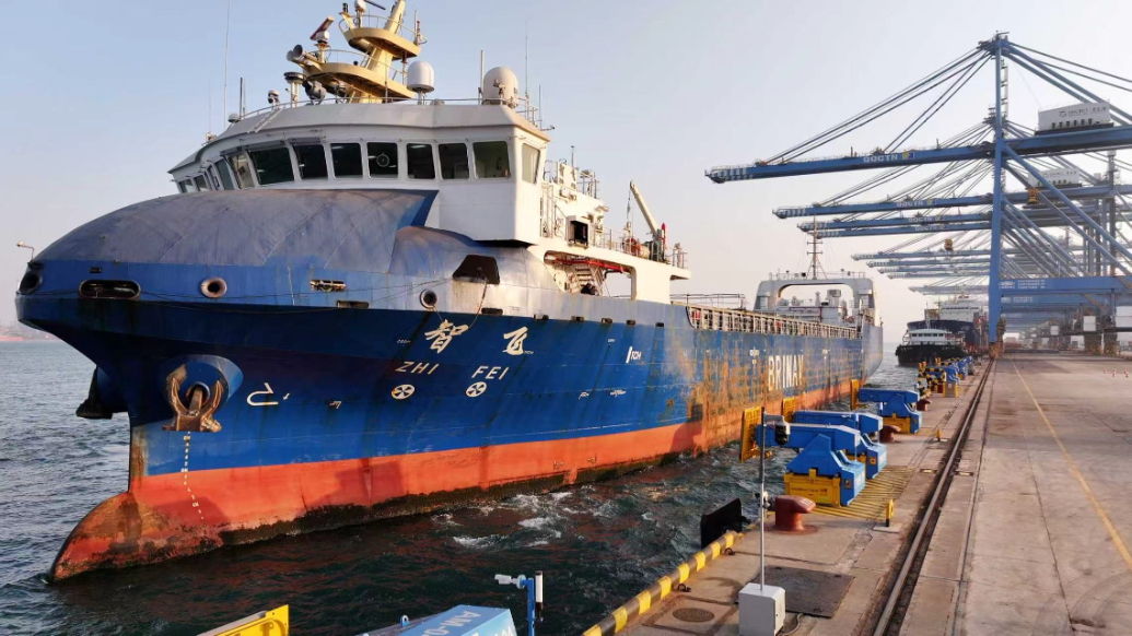 果然视频丨我国首次！智能船舶自动停靠、智能码头自动装卸！