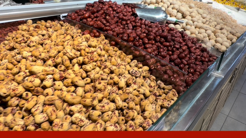 年已过半但年味不散，商超年货柜台依旧火热