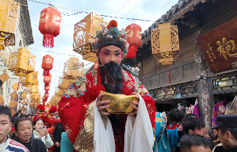新春走基层｜从民俗演艺到沉浸式文旅，古城年味从未走远