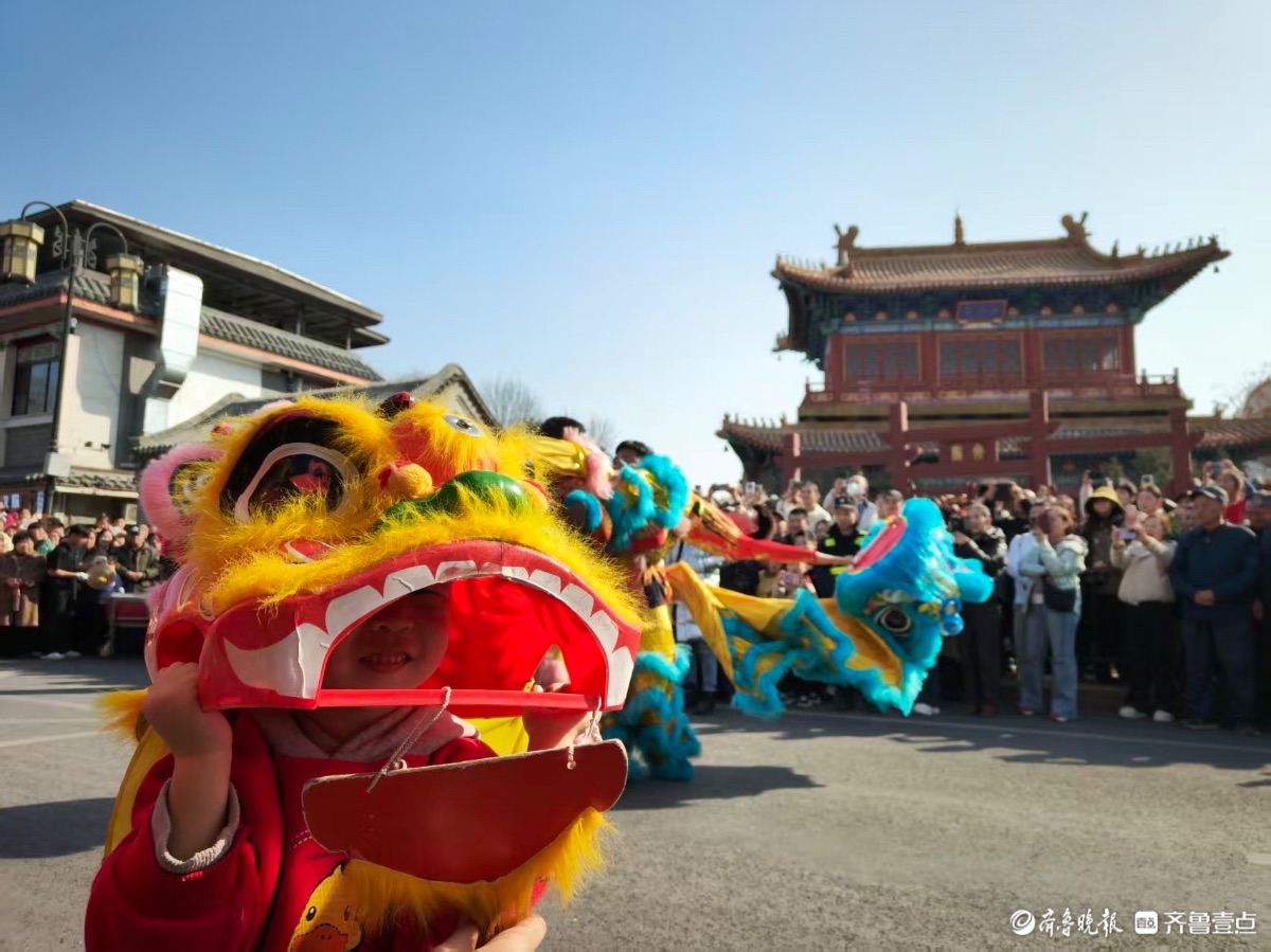 过年啦！济南明湖路热闹非凡