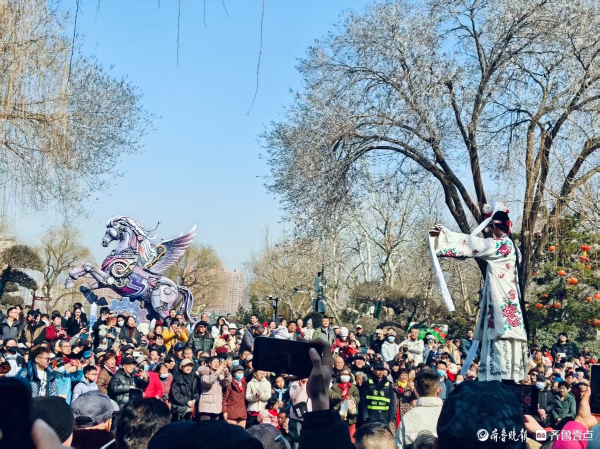 过年啦！济南明湖路热闹非凡