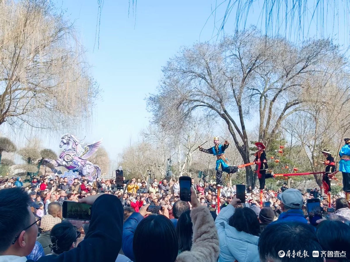 过年啦！济南明湖路热闹非凡