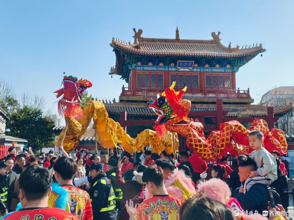 过年啦！济南明湖路热闹非凡