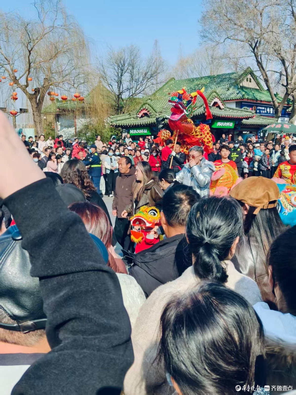 过年啦！济南明湖路热闹非凡