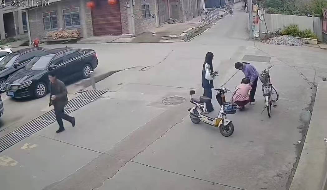 初中生扶老人遭索赔22万元有新进展，网友：凭啥？