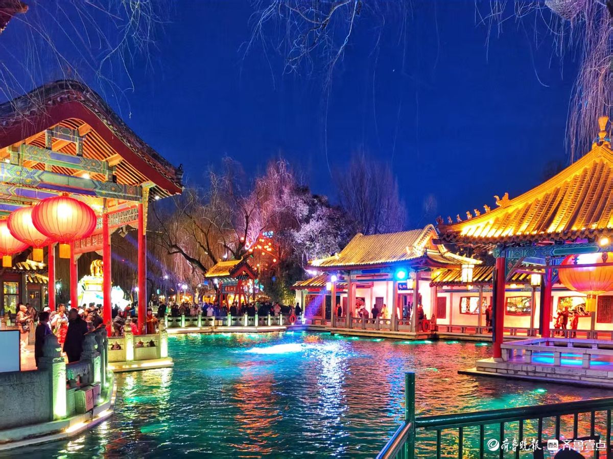 济南趵突泉公园第四十五届迎春灯展开始了