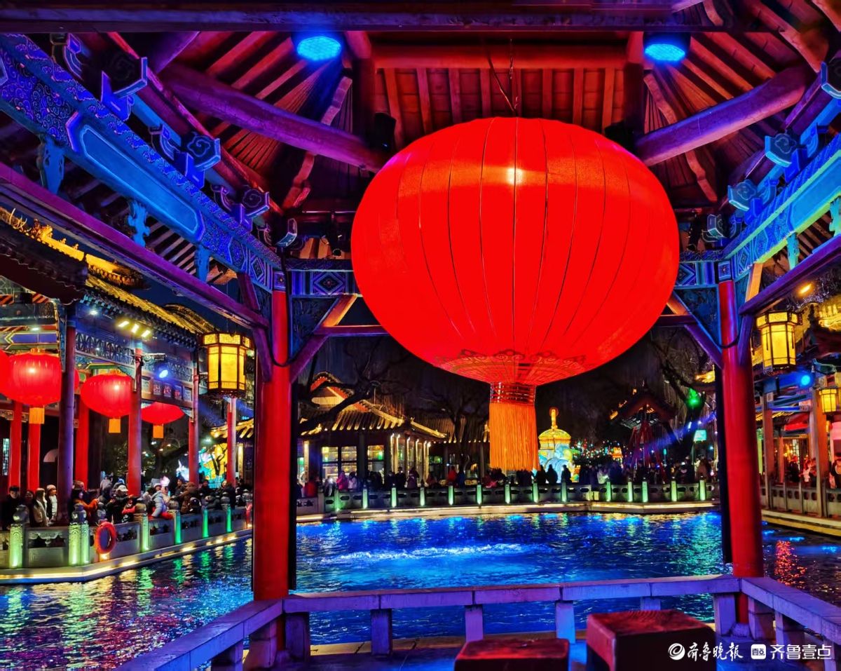 济南趵突泉公园第四十五届迎春灯展开始了