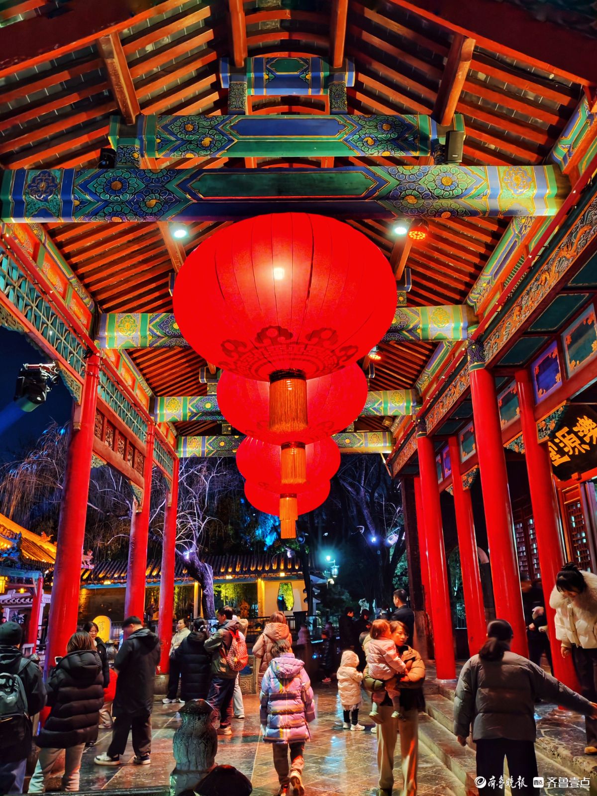 济南趵突泉公园第四十五届迎春灯展开始了