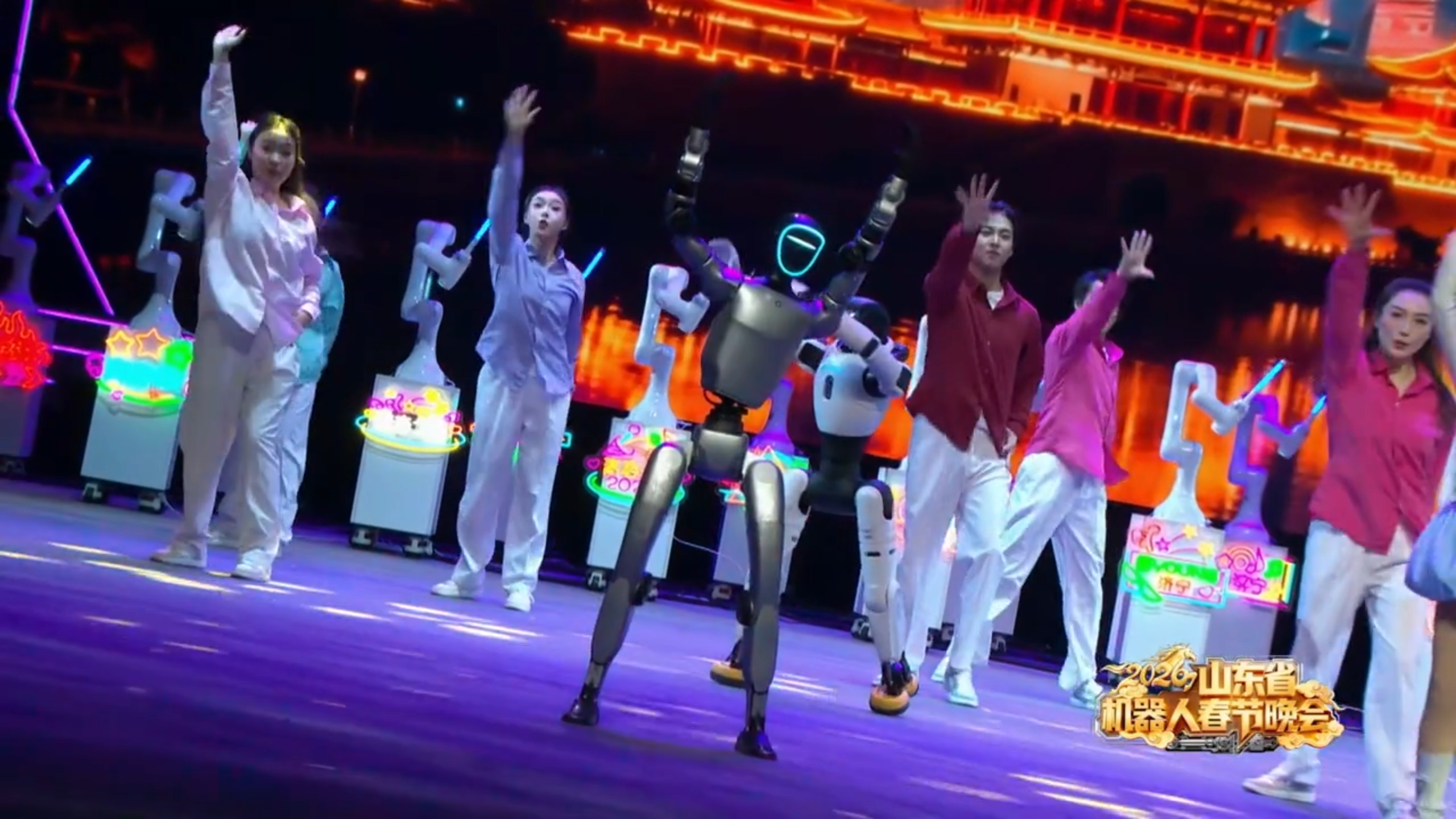 当科技遇见年味，看2026山东省机器人春晚释放青春活力